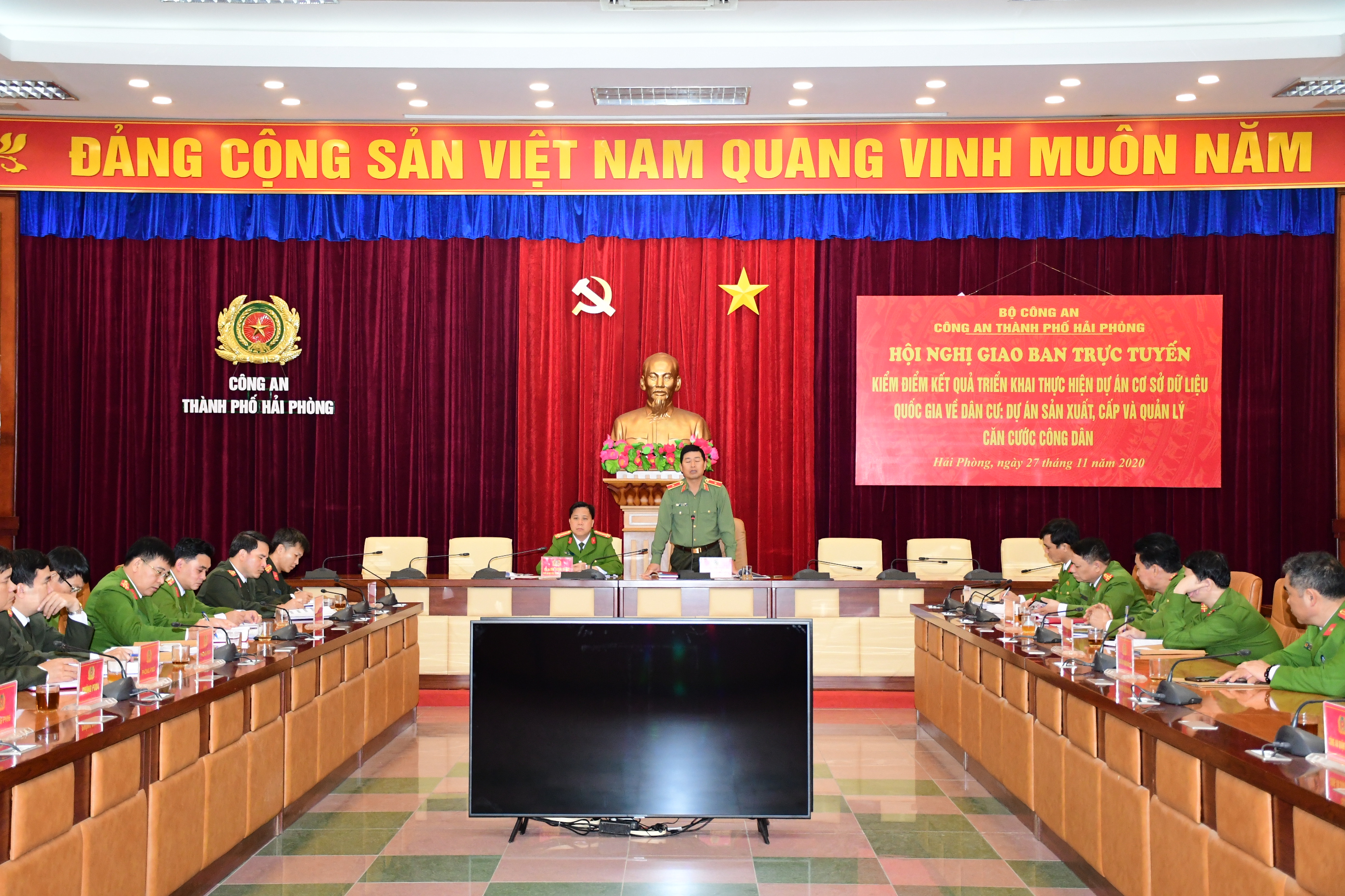 Bộ Công an tổ chức giao ban trực tuyến kiểm điểm kết quả thực hiện 2 dự án: Xây dựng Cơ sở dữ liệu quốc gia về dân cư và sản xuất, cấp, quản lý CCCD